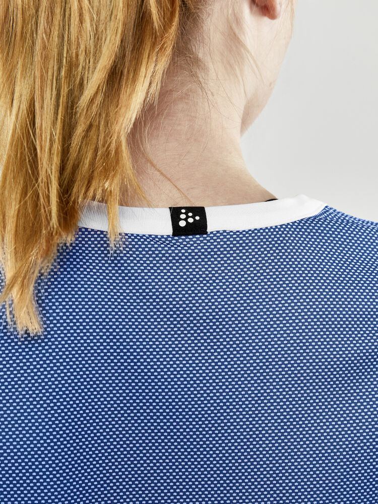 1911110-346900_Progress-Reversible-Basket-Singlet-W_Closeup7