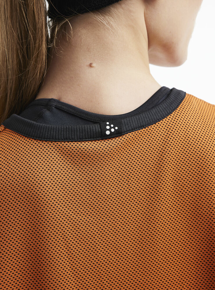 1911110-575999_Progress-Reversible-Basket-Singlet-W_Closeup4