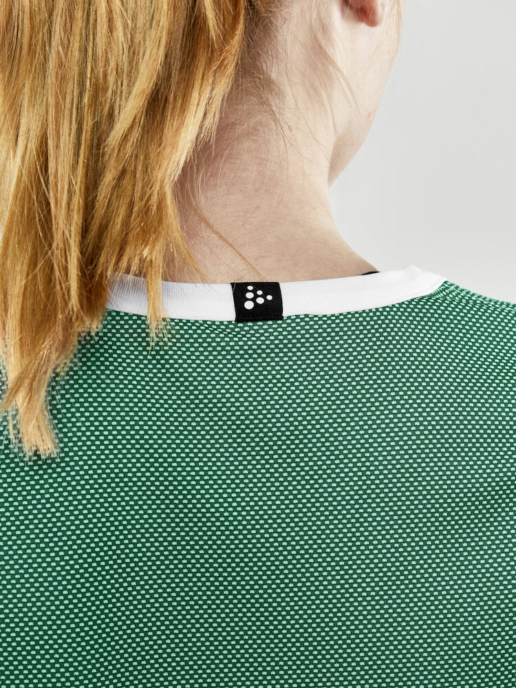 1911110-651900_Progress-Reversible-Basket-Singlet-W_Closeup7