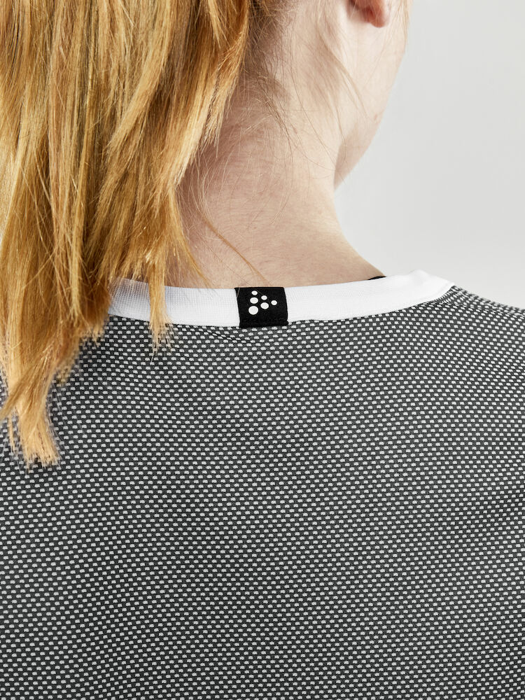 1911110-999900_Progress-Reversible-Basket-Singlet-W_Closeup7