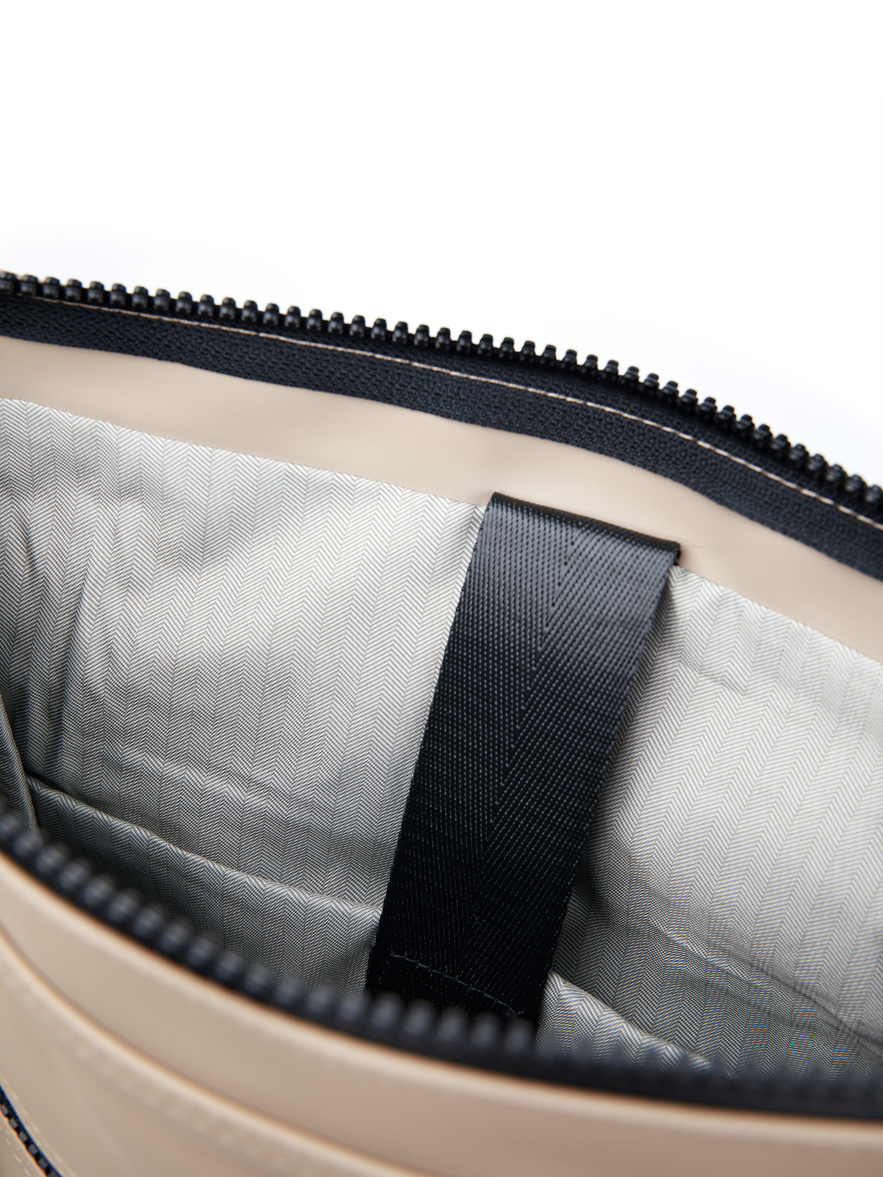 f8093e70-f2c0-4950-b158-f3d1f46cd03d